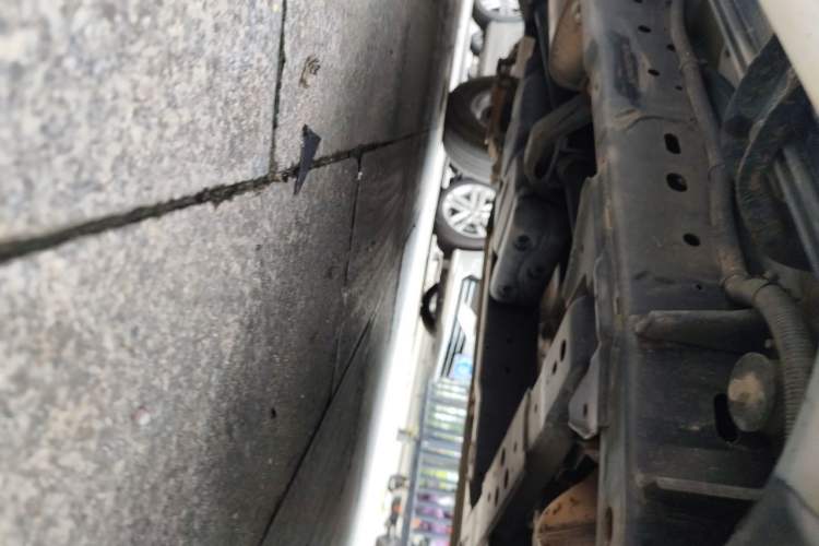 Used Dongfeng Ruichi 6 2020 2.3T Manual Two-Wheel Drive Diesel Standard Version China VI M9T Chassis Front Right