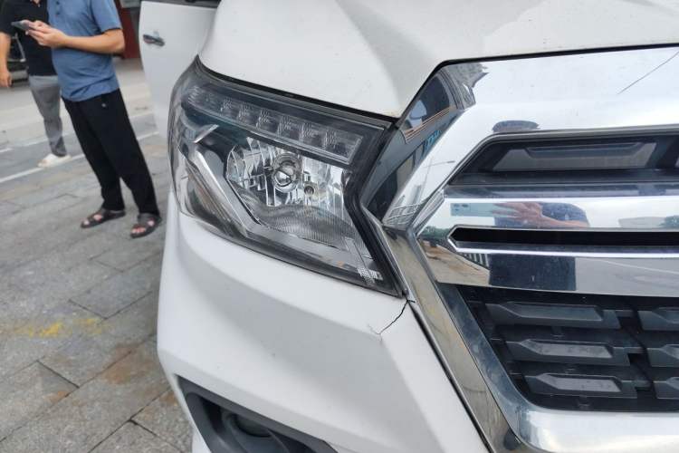 Used Dongfeng Ruichi 6 2020 2.3T Manual Two-Wheel Drive Diesel Standard Version China VI M9T Right Front Headlight