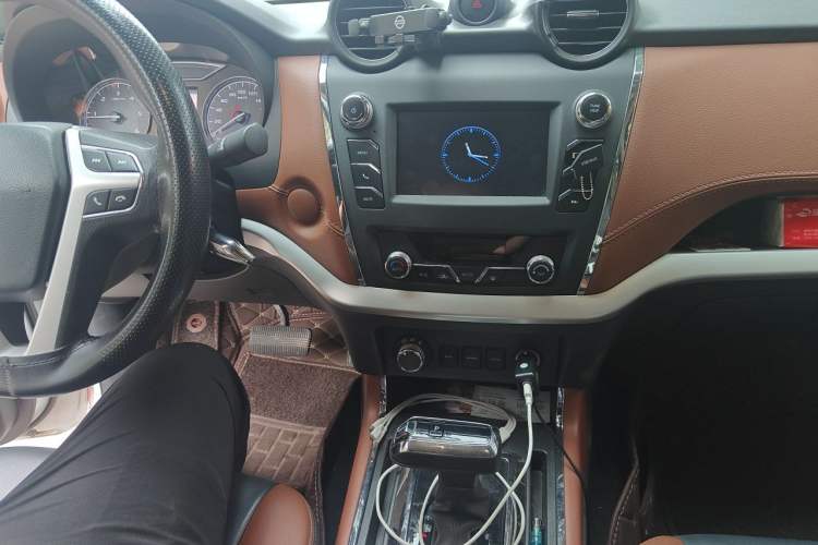 Used Dongfeng Ruichi 6 2020 2.3T Automatic All-Wheel Drive Diesel Luxury Version China VI Standard with Long Cargo Bed M9T Audio And AC Panel