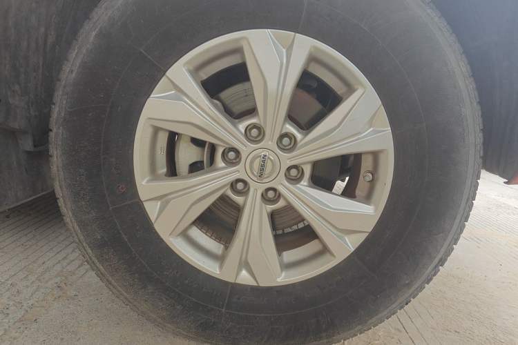 Used Dongfeng Ruichi 6 2020 2.3T Automatic All-Wheel Drive Diesel Luxury Version China VI Standard with Long Cargo Bed M9T Right Front Wheel Hub