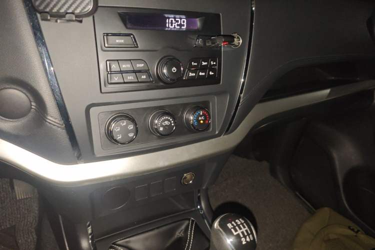 Used Dongfeng Ruichi 6 2020 2.3T Urban Edition Manual Diesel Two-Wheel-Drive Standard M9T Audio And AC Panel