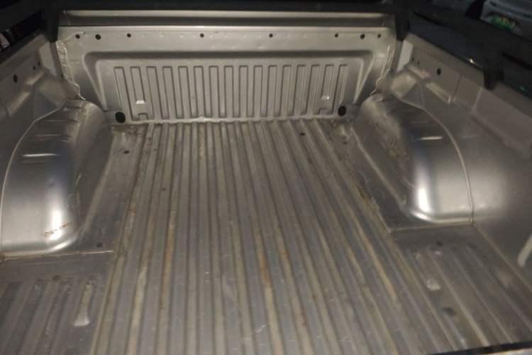 Used Dongfeng Ruichi 6 2020 2.3T Urban Edition Manual Diesel Two-Wheel-Drive Standard M9T Trunk
