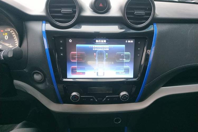 Used Dongfeng Ruichi 6 2020 EV model Audio And AC Panel