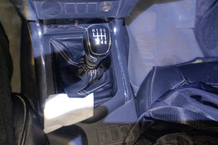 Used Dongfeng Ruichi 6 2020 2.3T Manual Two-Wheel Drive Diesel Standard Version China VI Emission Standard with Long Cargo Bed M9T Gear Lever
