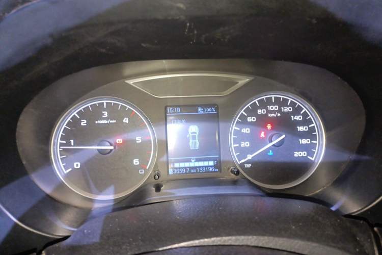 Used Dongfeng Ruichi 6 2020 2.3T Manual Two-Wheel Drive Diesel Standard Version China VI Emission Standard with Long Cargo Bed M9T Instrument Cluster