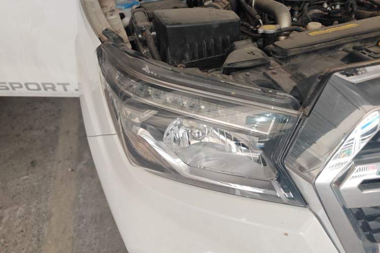 Used Dongfeng Ruichi 6  Right Front Headlight