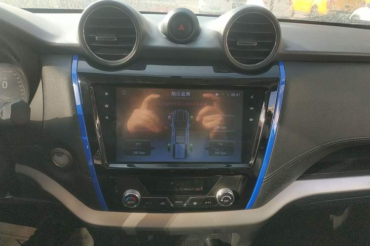 Used Dongfeng Ruichi 6 2020 EV model Audio And AC Panel
