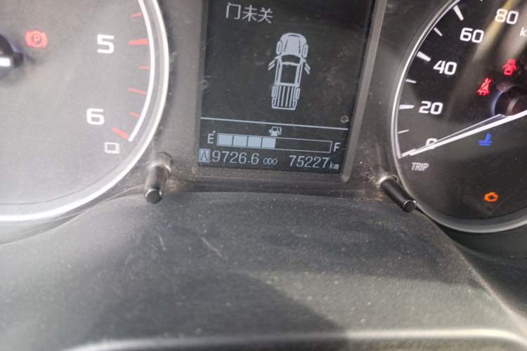 Used Dongfeng Ruichi 6 2021 2.3T Manual Two-Wheel Drive Diesel Standard Version with Long Cargo Bed M9T Odometer Close Up