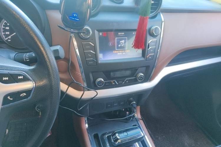 Used Dongfeng Ruichi 6 2021 2.3T Automatic Two-Wheel Drive Diesel Luxury Long-Box M9T Audio And AC Panel