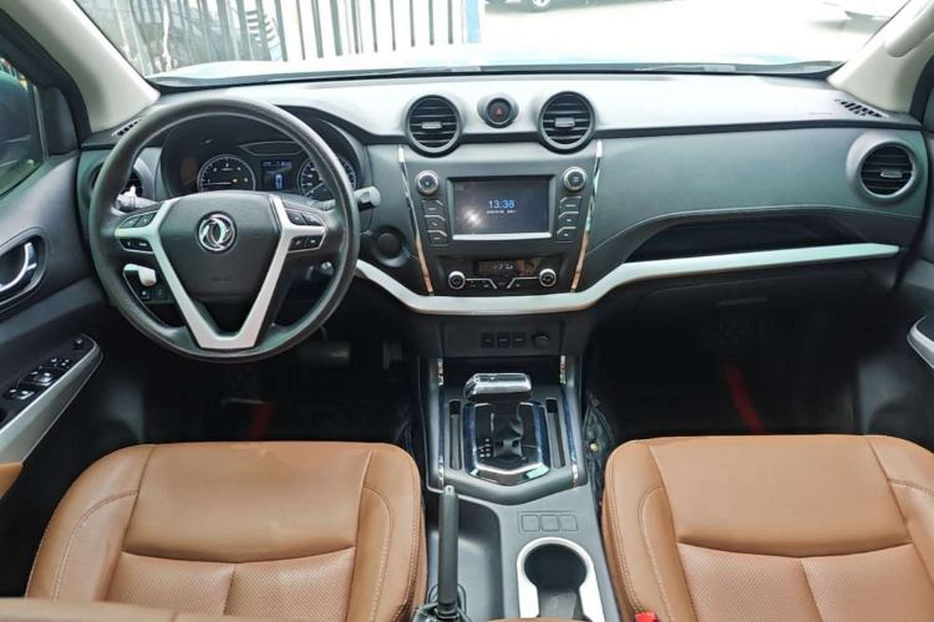 Used Dongfeng Ruichi 6 2021 2.3T Automatic Two-Wheel Drive Diesel Luxury Long-Box M9T Center Console