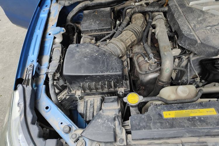 Used Dongfeng Ruichi 6 2021 2.3T Manual Two-Wheel Drive Diesel Standard Version with Long Cargo Bed M9T Engine Bay Right
