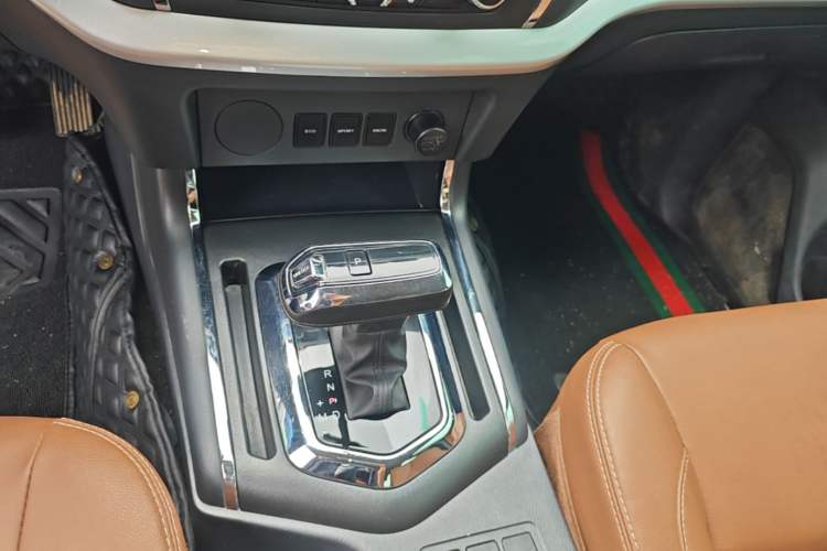 Used Dongfeng Ruichi 6 2021 2.3T Automatic Two-Wheel Drive Diesel Luxury Long-Box M9T Gear Lever