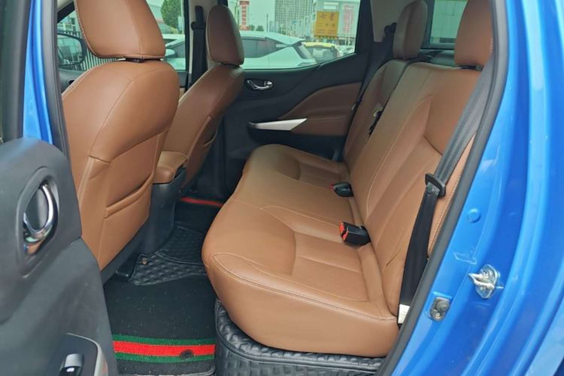 Used Dongfeng Ruichi 6 2021 2.3T Automatic Two-Wheel Drive Diesel Luxury Long-Box M9T Left Rear Seat