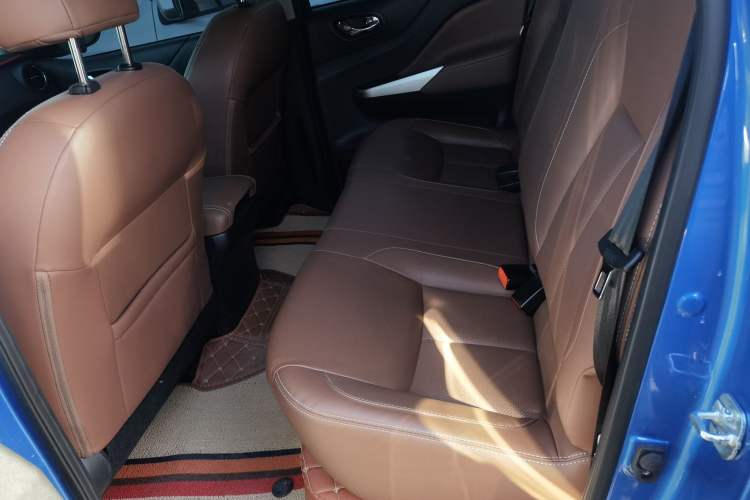Used Dongfeng Ruichi 6 2021 2.3T Automatic Two-Wheel Drive Diesel Luxury Long-Box M9T Left Rear Seat