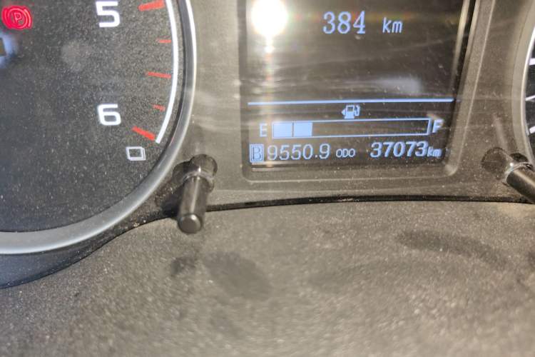 Used Dongfeng Ruichi 6 2021 2.3T Manual Two-Wheel Drive Diesel Standard Version with Long Cargo Bed M9T Odometer Close Up