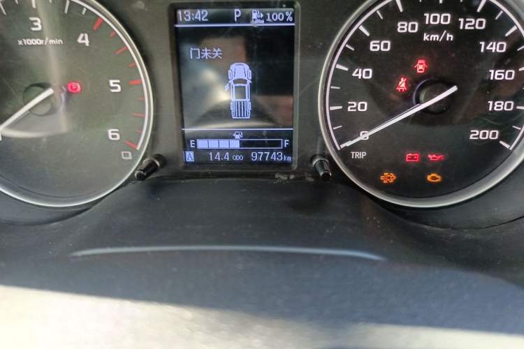 Used Dongfeng Ruichi 6 2021 2.3T Automatic All-Wheel Drive Diesel Luxury Flat-Base Long Cargo Bed M9T Odometer Close Up