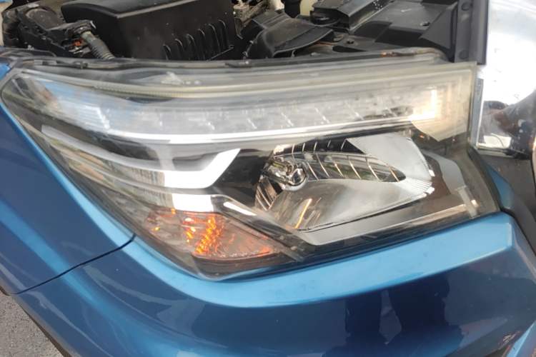 Used Dongfeng Ruichi 6 2021 2.3T Automatic Two-Wheel Drive Diesel Luxury M9T Right Front Headlight