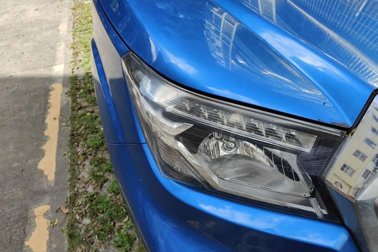 Used Dongfeng Ruichi 6 2021 2.3T Manual Two-Wheel Drive Diesel Standard Version with Long Cargo Bed M9T Right Front Headlight