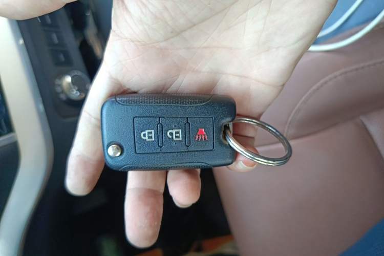 Used Dongfeng Ruichi 6 2021 2.3T Automatic All-Wheel Drive Diesel Luxury Flat-Base Long Cargo Bed M9T Vehicle Key