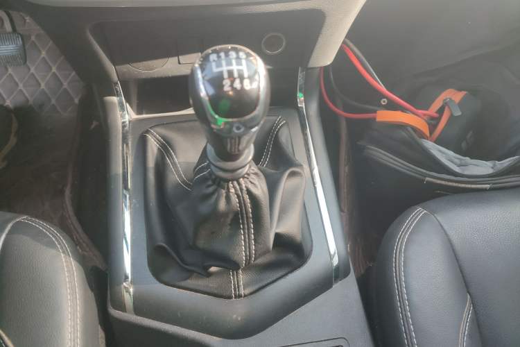 Used Dongfeng Ruichi 6 2021 2.3T Manual Two-Wheel Drive Diesel Standard Version with Long Cargo Bed M9T Gear Lever