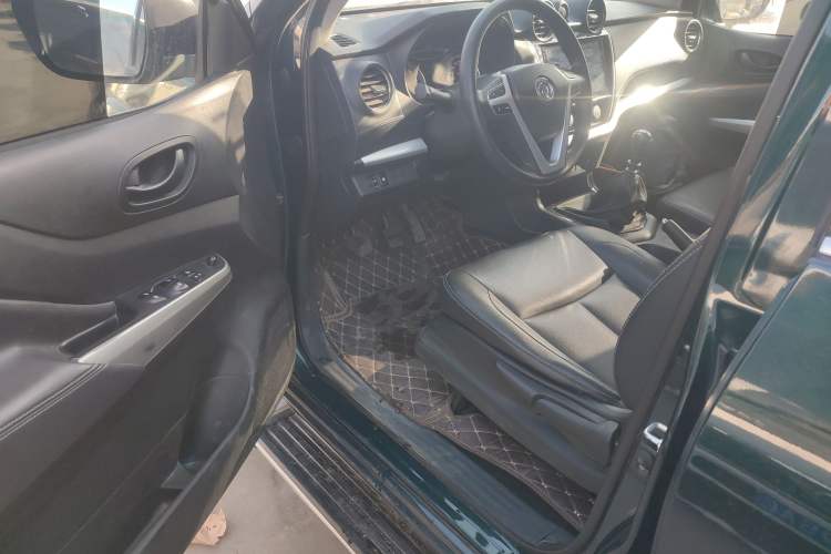 Used Dongfeng Ruichi 6 2021 2.3T Manual Two-Wheel Drive Diesel Standard Version with Long Cargo Bed M9T Interior 3