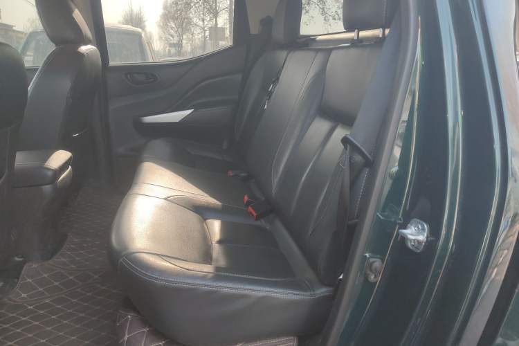 Used Dongfeng Ruichi 6 2021 2.3T Manual Two-Wheel Drive Diesel Standard Version with Long Cargo Bed M9T Interior 4