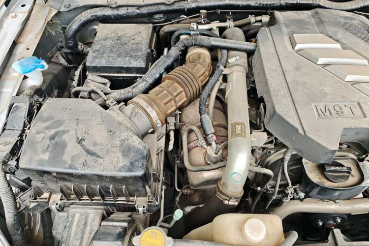 Used Dongfeng Ruichi 6 2021 2.3T Manual Two-Wheel Drive Diesel Standard Version with Long Cargo Bed M9T Engine Bay Right