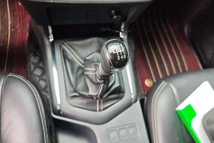 Used Dongfeng Ruichi 6 2021 2.3T Manual Two-Wheel Drive Diesel Standard Version with Long Cargo Bed M9T Gear Lever