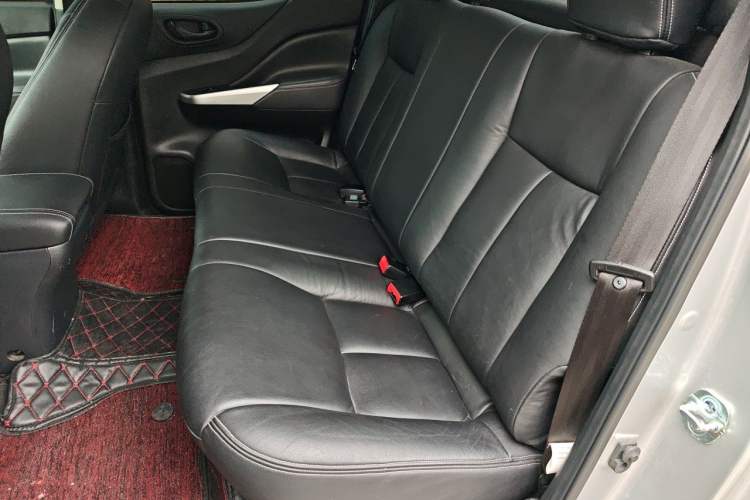Used Dongfeng Ruichi 6 2021 2.3T Manual Two-Wheel Drive Diesel Standard Version with Long Cargo Bed M9T Left Rear Seat
