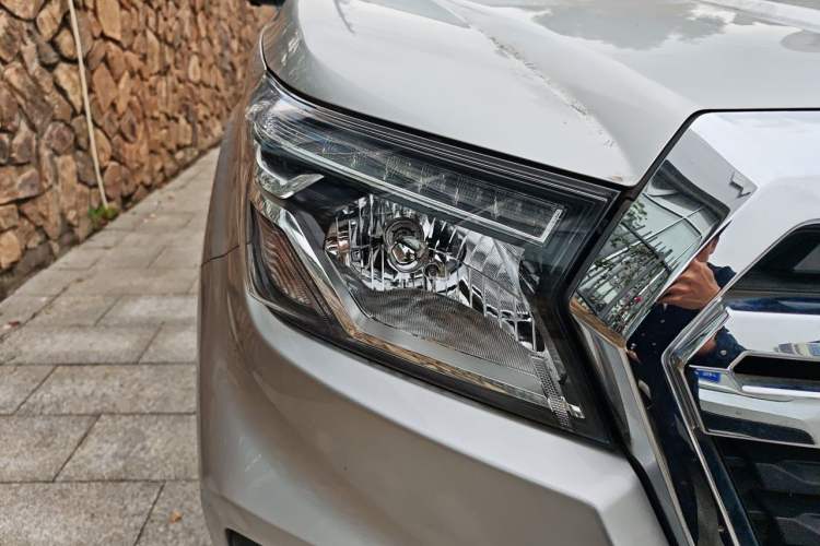 Used Dongfeng Ruichi 6 2021 2.3T Manual Two-Wheel Drive Diesel Standard Version with Long Cargo Bed M9T Right Front Headlight
