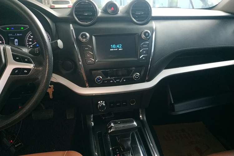 Used Dongfeng Ruichi 6 2021 2.3T Automatic 4x4 Diesel Luxury Long-Box M9T Audio And AC Panel