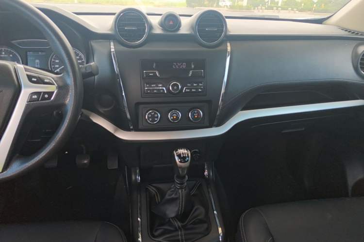 Used Dongfeng Ruichi 6 2021 2.3T Manual Two-Wheel Drive Diesel Standard M9T Audio And AC Panel