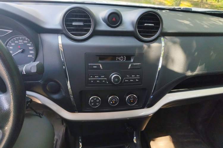 Used Dongfeng Ruichi 6 2021 2.4L Manual Two-Wheel Drive Gasoline Standard Version 2TZD Audio And AC Panel