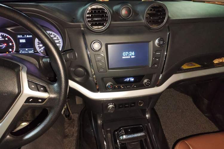 Used Dongfeng Ruichi 6 2021 2.3T Automatic All-Wheel Drive Diesel Luxury M9T Audio And AC Panel