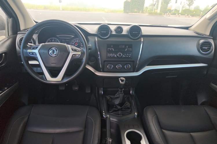 Used Dongfeng Ruichi 6 2021 2.3T Manual Two-Wheel Drive Diesel Standard M9T Center Console