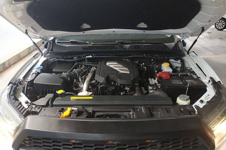 Used Dongfeng Ruichi 6 2021 2.3T Automatic 4x4 Diesel Luxury Long-Box M9T Engine Bay