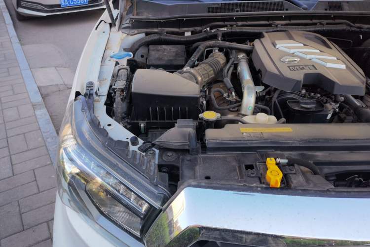 Used Dongfeng Ruichi 6 2021 2.3T Automatic 4x4 Diesel Luxury Long-Box M9T Engine Bay Right
