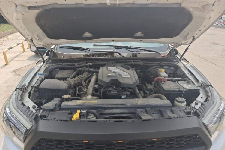 Used Dongfeng Ruichi 6 2021 2.3T Automatic 4x4 Diesel Luxury Long-Box M9T Engine Bay