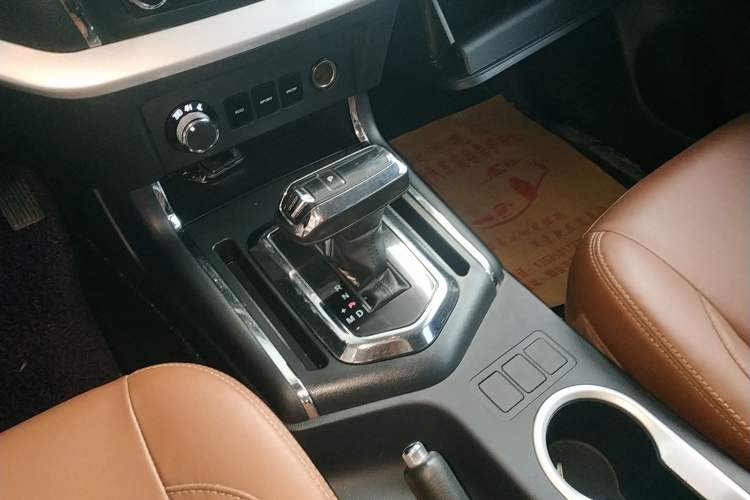 Used Dongfeng Ruichi 6 2021 2.3T Automatic 4x4 Diesel Luxury Long-Box M9T Gear Lever