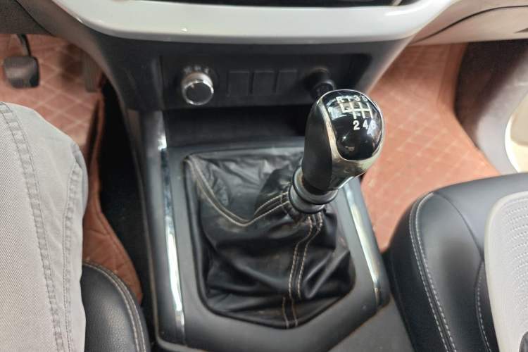 Used Dongfeng Ruichi 6  Gear Lever