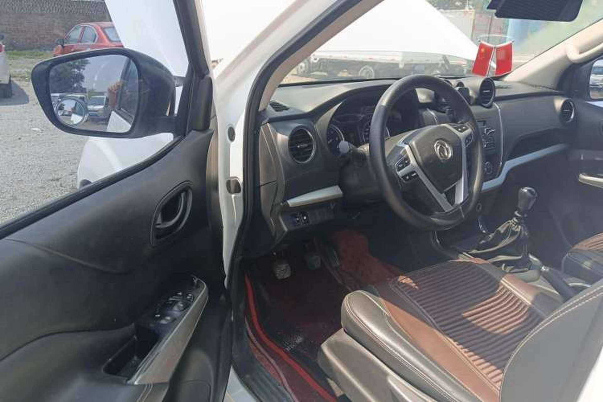 Used Dongfeng Ruichi 6 2021 2.3T Manual Two-Wheel Drive Diesel Standard Version with Long Cargo Bed M9T Interior 2