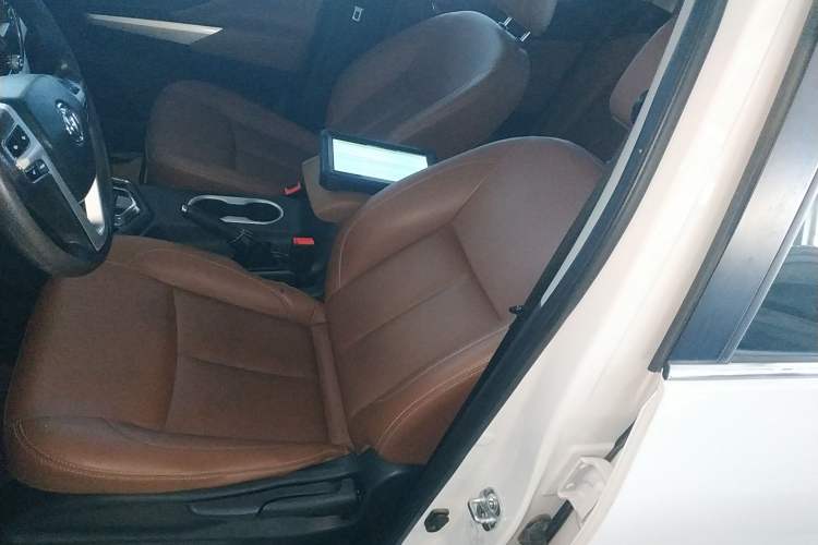 Used Dongfeng Ruichi 6 2021 2.3T Automatic 4x4 Diesel Luxury Long-Box M9T Left Front Seat