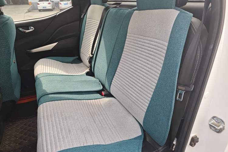 Used Dongfeng Ruichi 6 2021 2.3T Manual 4x4 Diesel Standard Version with Flat Bottom and Extended Cargo Bed M9T Left Rear Seat