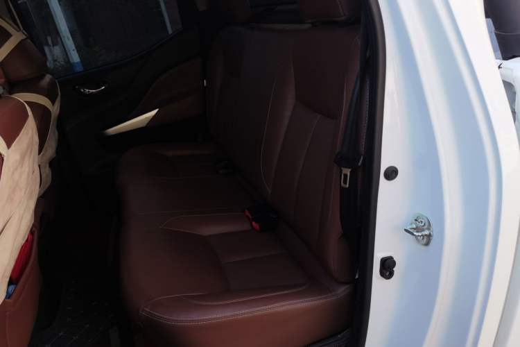 Used Dongfeng Ruichi 6 2021 2.3T Automatic 4x4 Diesel Luxury Long-Box M9T Left Rear Seat