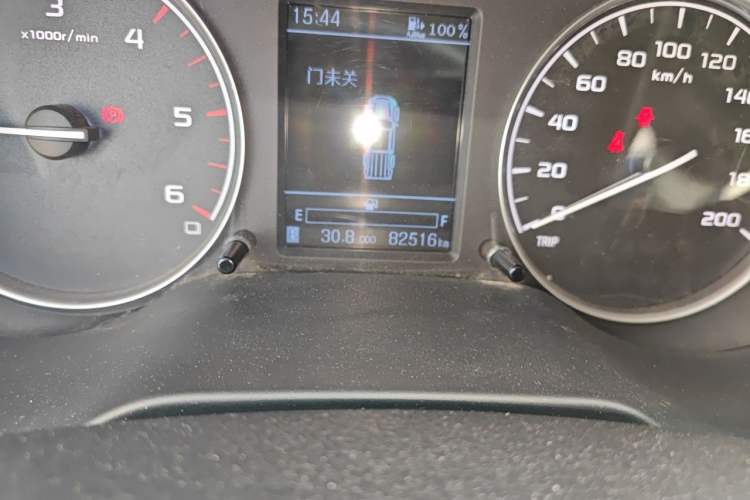 Used Dongfeng Ruichi 6 2021 2.3T Manual 4x4 Diesel Standard Version with Flat Bottom and Extended Cargo Bed M9T Odometer Close Up