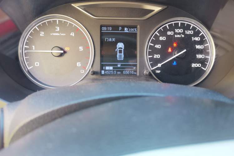 Used Dongfeng Ruichi 6 2021 2.3T Automatic 4x4 Diesel Luxury Long-Box M9T Odometer Close Up