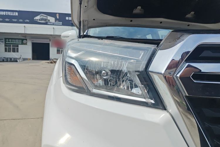 Used Dongfeng Ruichi 6 2021 2.3T Manual 4x4 Diesel Standard Version with Flat Bottom and Extended Cargo Bed M9T Right Front Headlight