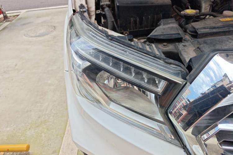 Used Dongfeng Ruichi 6  Right Front Headlight
