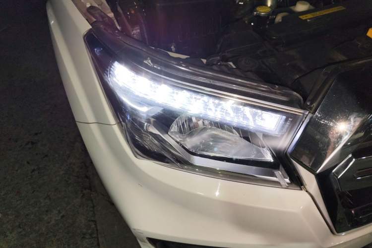 Used Dongfeng Ruichi 6 2021 2.3T Automatic All-Wheel Drive Diesel Luxury M9T Right Front Headlight