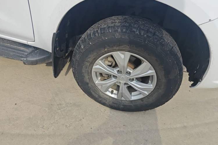 Used Dongfeng Ruichi 6 2021 2.3T Manual 4x4 Diesel Standard Version with Flat Bottom and Extended Cargo Bed M9T Right Front Wheel Hub
